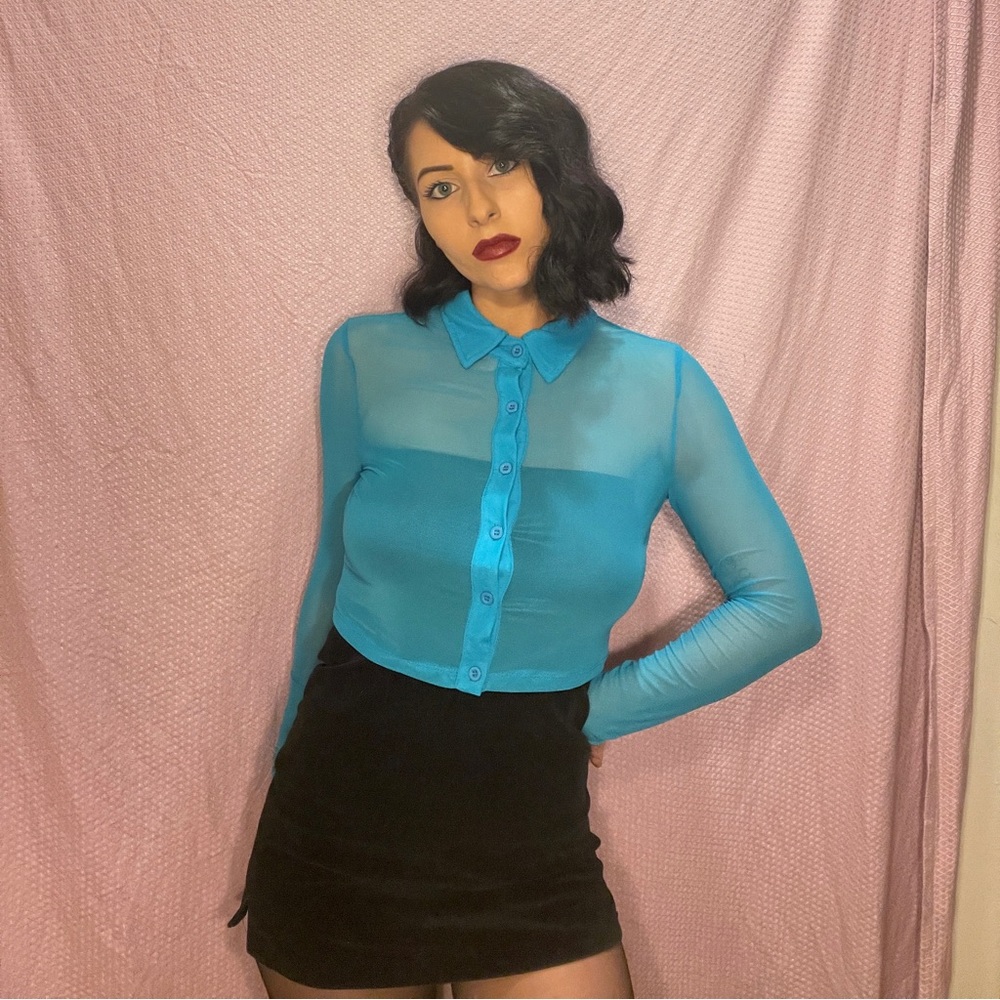 Bright blue long sleeve button up collared mesh top 🦋